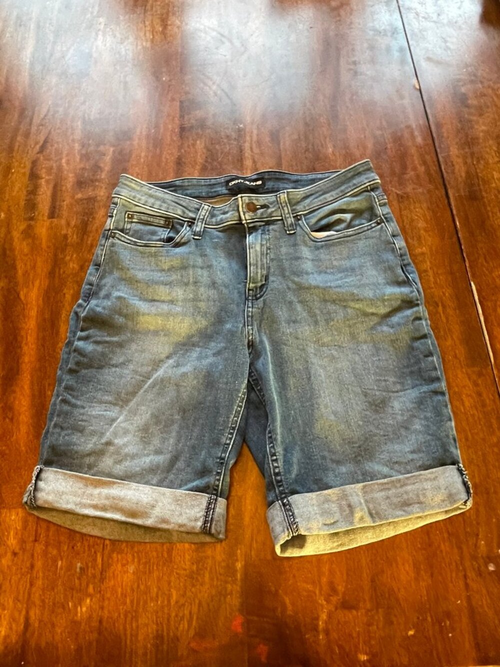 DKNY Jeans Cuffed Bermuda Denim Shorts Medium Wash Stretch Size 8